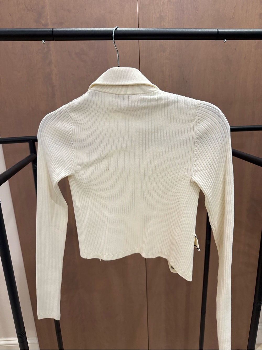 Sandro Cream Rib-Knit Cropped Button Jacket with Black Trim - Picture 3 of 4
